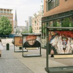 Der Überseeboulevard ist eine zentrale Einkaufsmeile im Herzen der Hafencity. Mit seinem Namen schließt er an die Welt des kolonialen Handels und die gewünschte Exotik an. Somit heißen die am Überseeboulevard liegend Gebäude Java, Ceylon und Arabica. Auch werden hier regelmäßig Fotoausstellungen präsentiert, von April 2022 bis zum September 2022 die Fotoausstellung »Colours of Humanity«, augenscheinlich eine Fortsetzung der Hagenbeck'schen Völkerschauen mit den Mitteln der Fotografie. Überseeboulevard mit Fotoausstellung »Colours of Humanity«